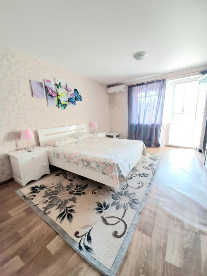 1 Комнатная На Позняках Appartement Kiev Buitenkant foto